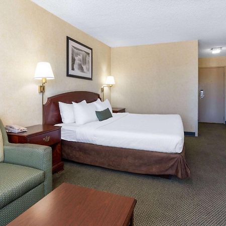Ramada By Wyndham Reno Hotel & Casino Eksteriør billede