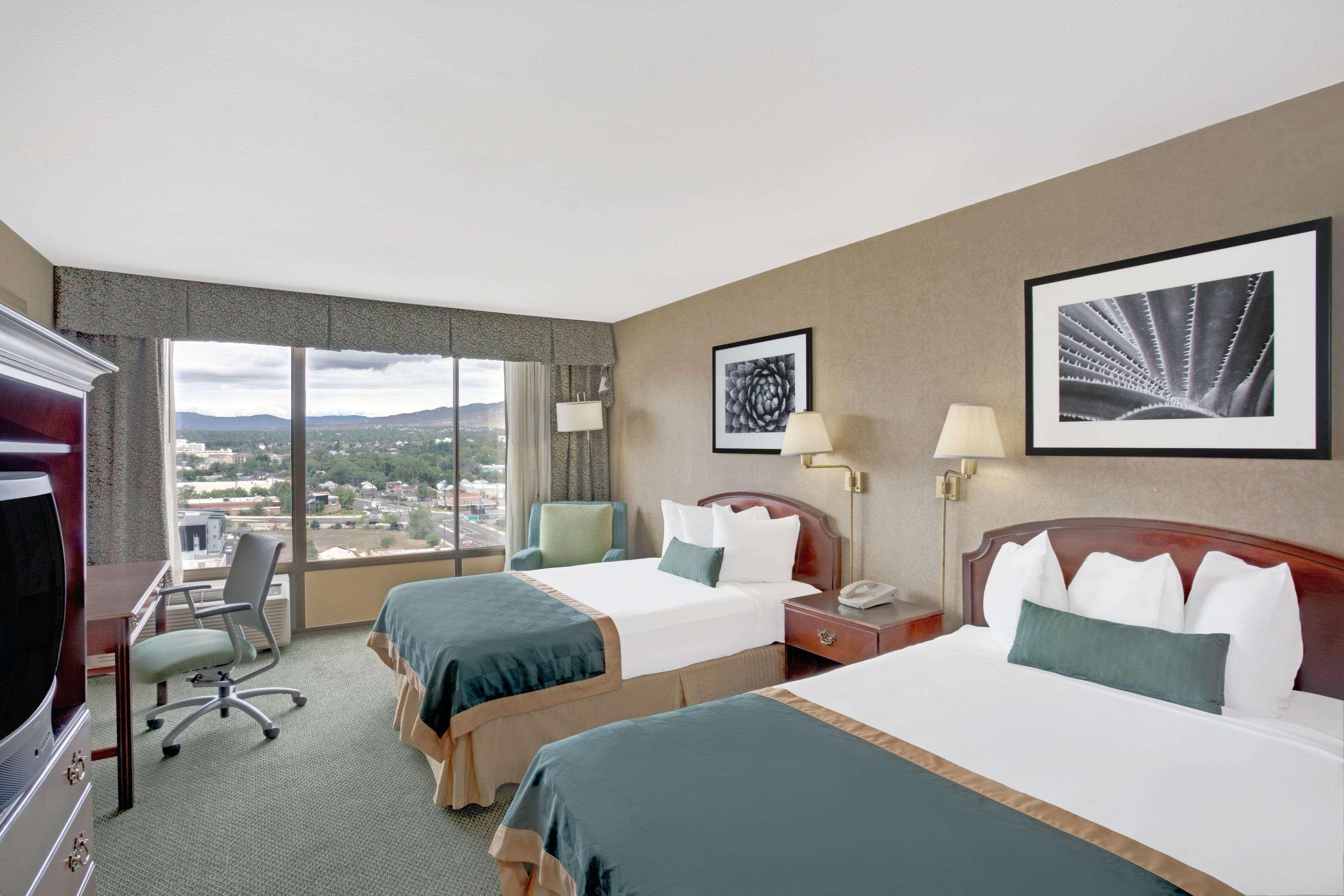 Ramada By Wyndham Reno Hotel & Casino Eksteriør billede