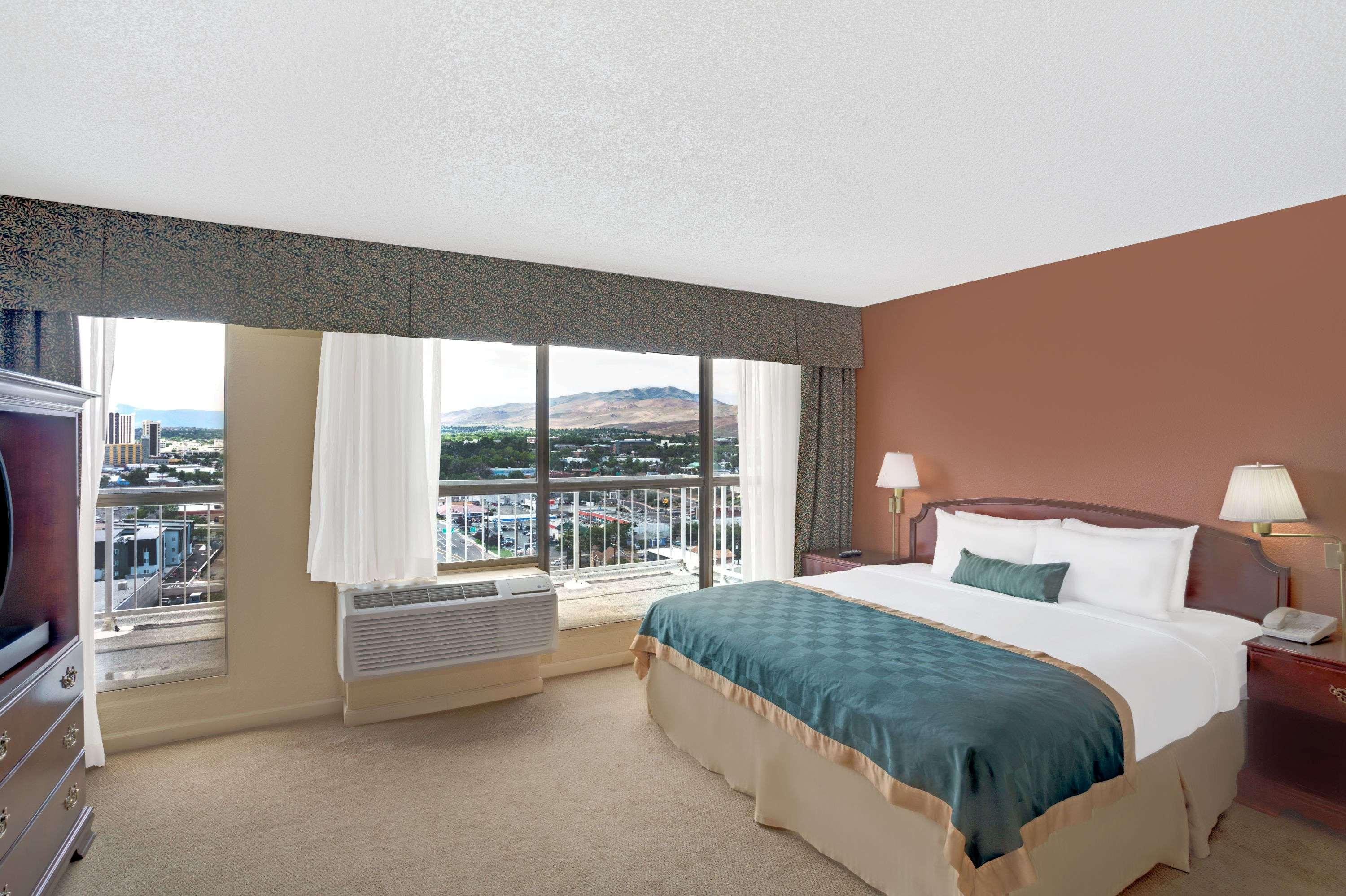 Ramada By Wyndham Reno Hotel & Casino Eksteriør billede