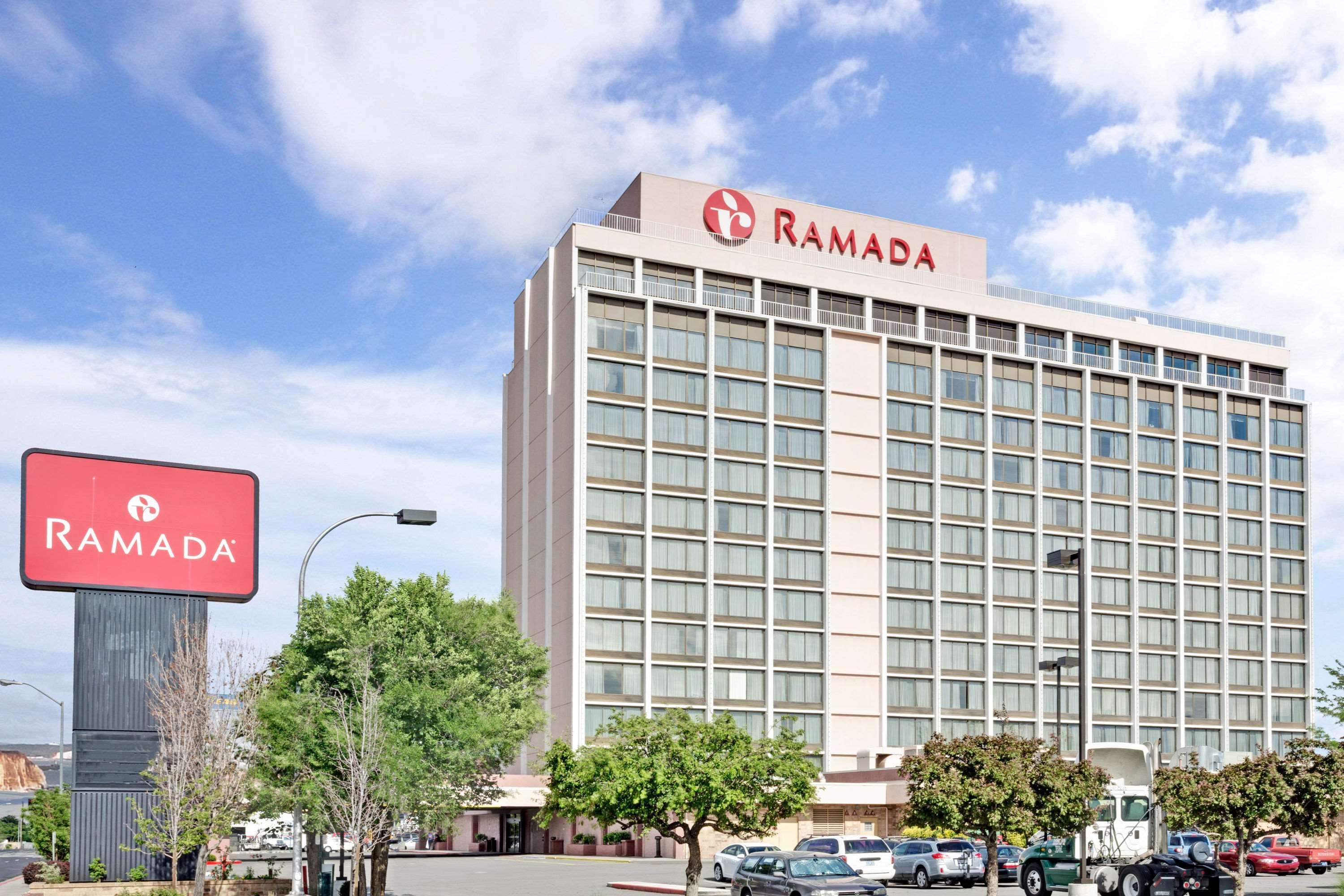 Ramada By Wyndham Reno Hotel & Casino Eksteriør billede